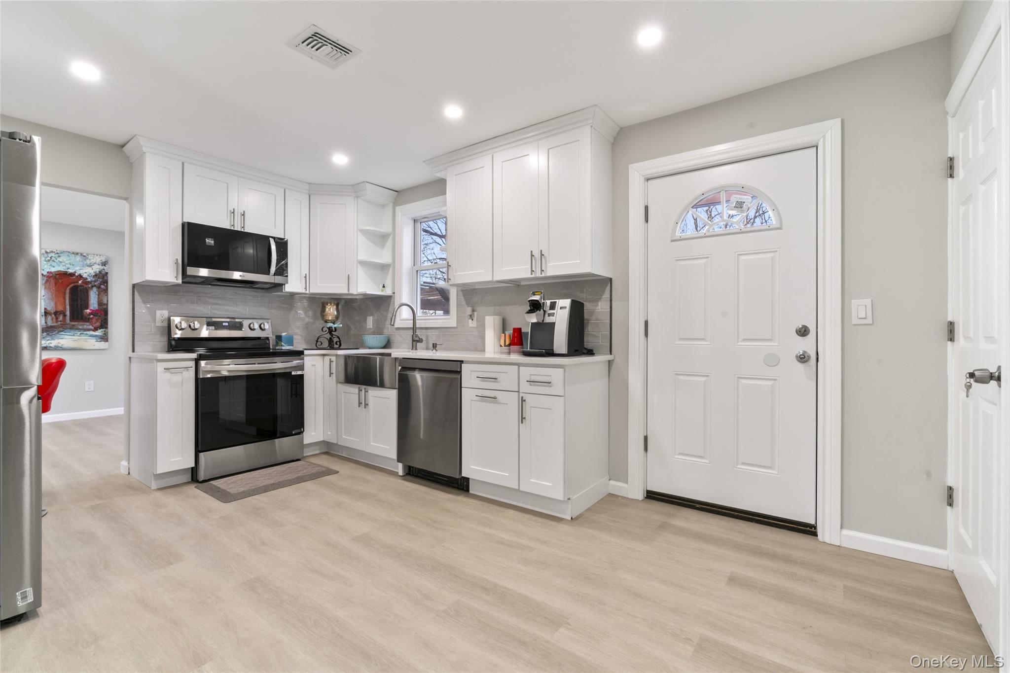 15 Bellaire Drive, Ridge, NY 11961