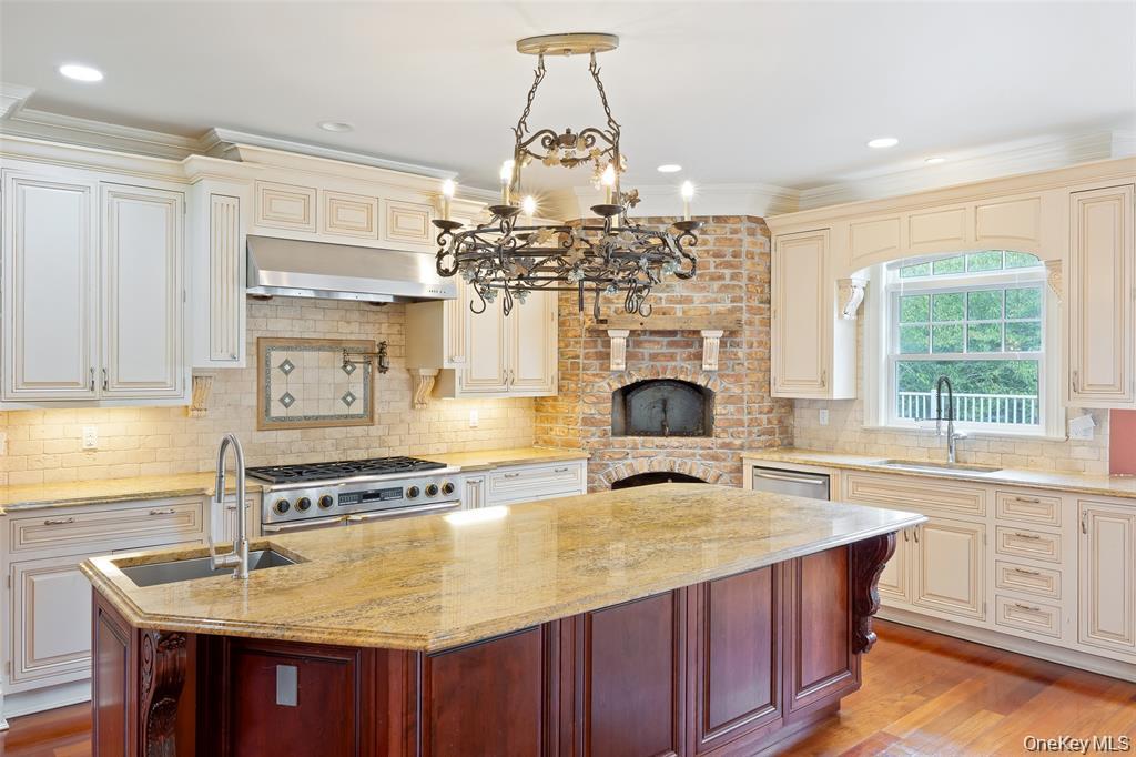 52 Brushy Neck Lane, Westhampton, NY 11977