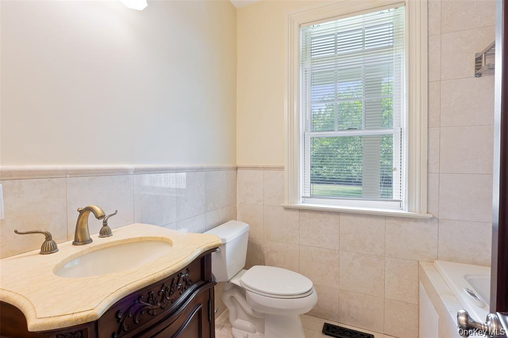 52 Brushy Neck Lane, Westhampton, NY 11977