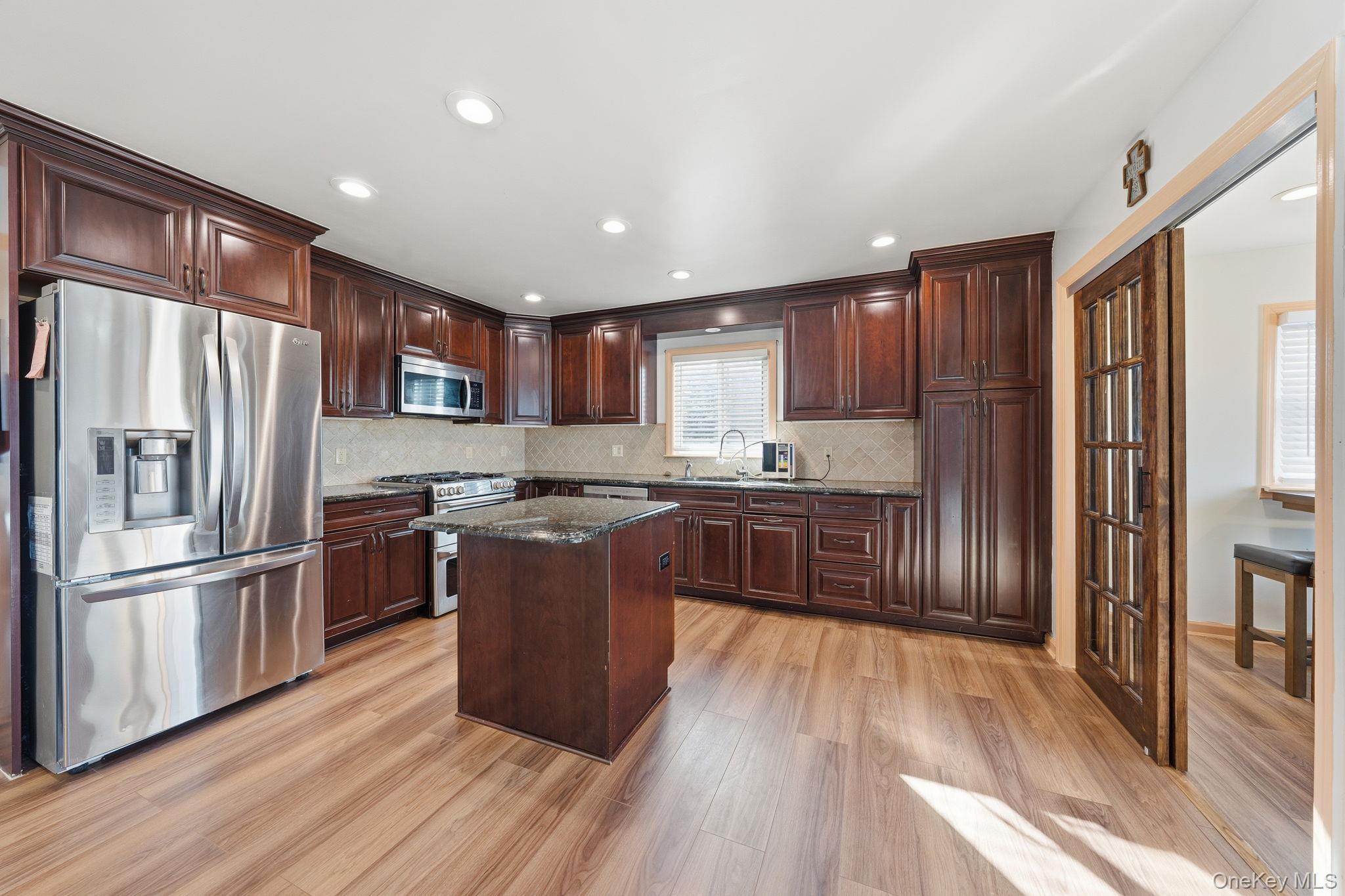 295 union avenue Avenue, Lynbrook, NY 11563