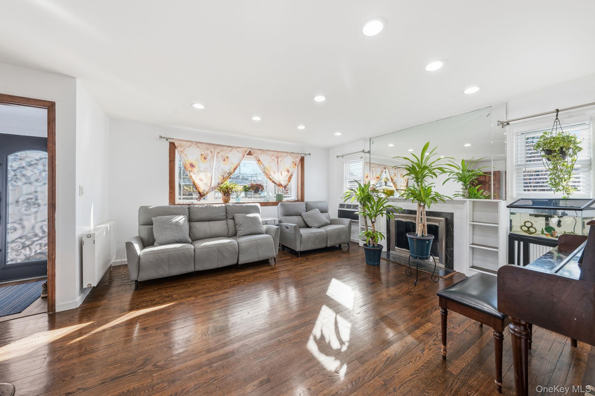 295 union Avenue, Lynbrook, NY 11563