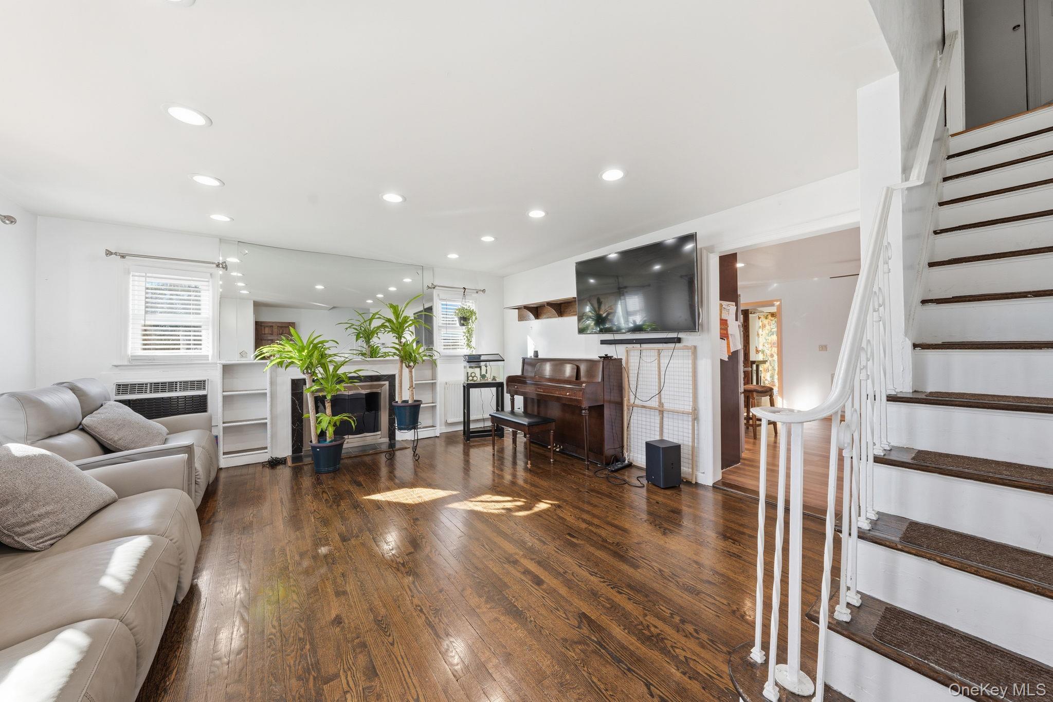 295 union Avenue, Lynbrook, NY 11563