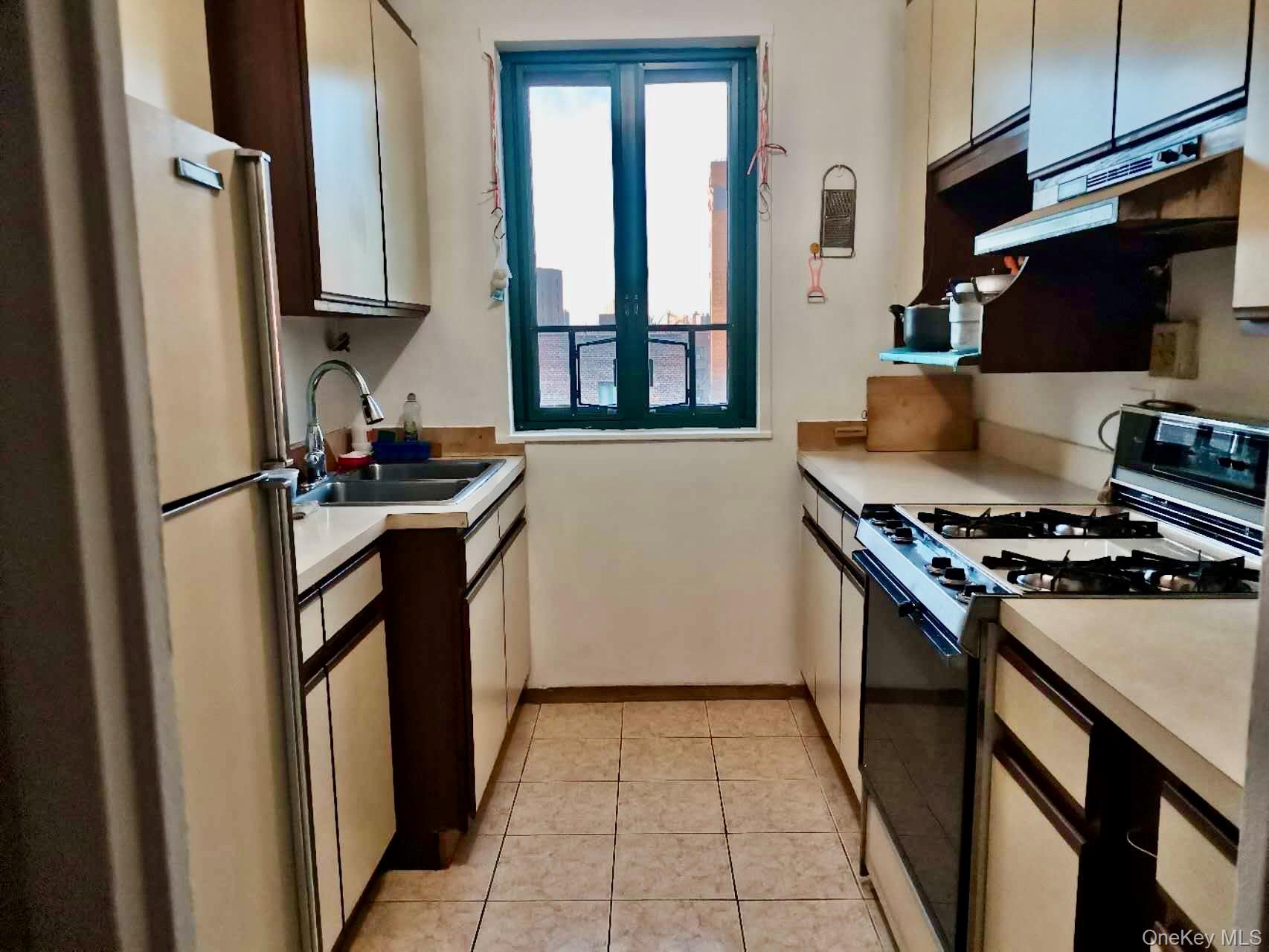 1604 Metropolitan Avenue # 8F, Bronx, NY 10462