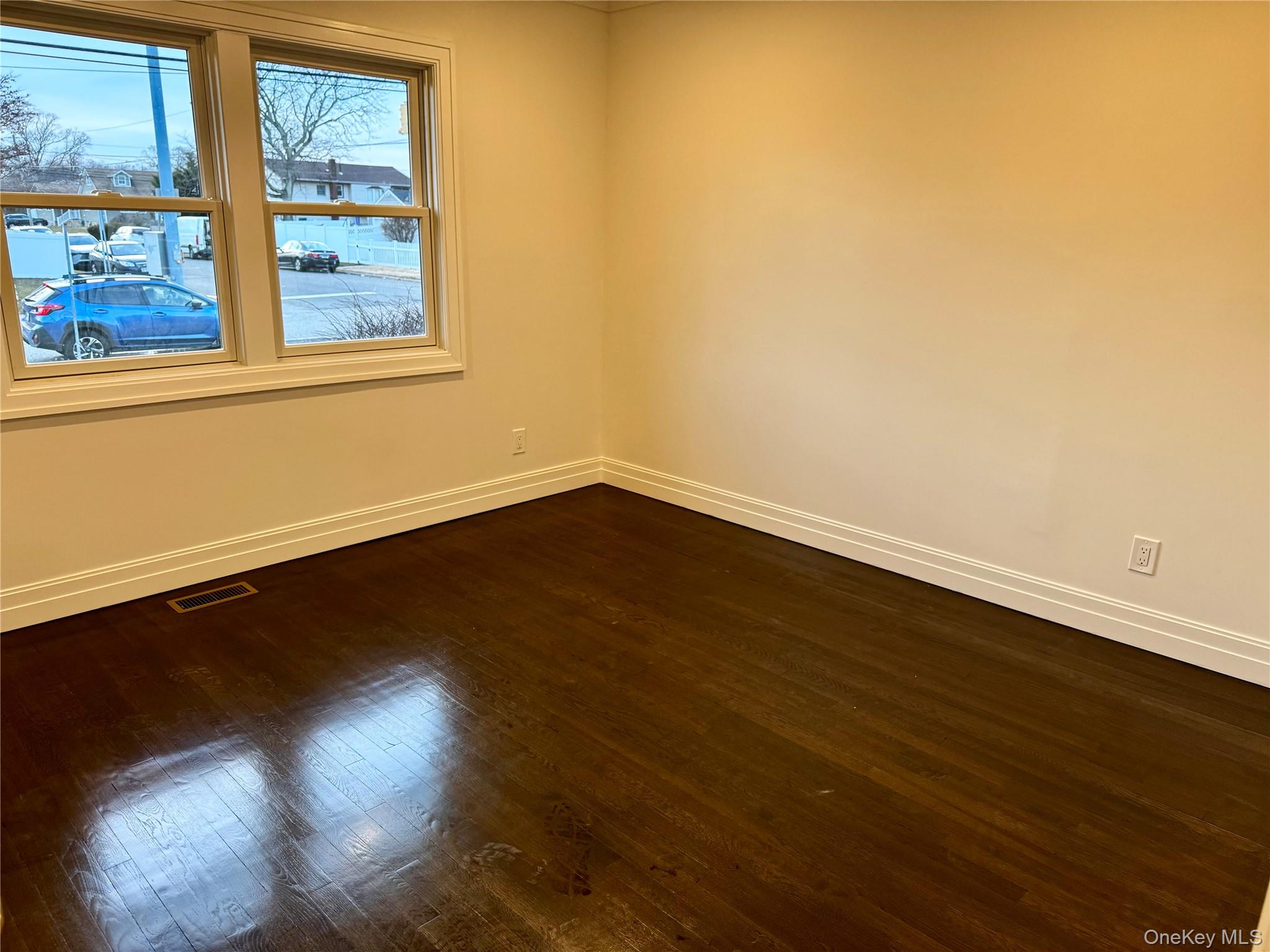 696 N Delaware Avenue, Lindenhurst, NY 11757