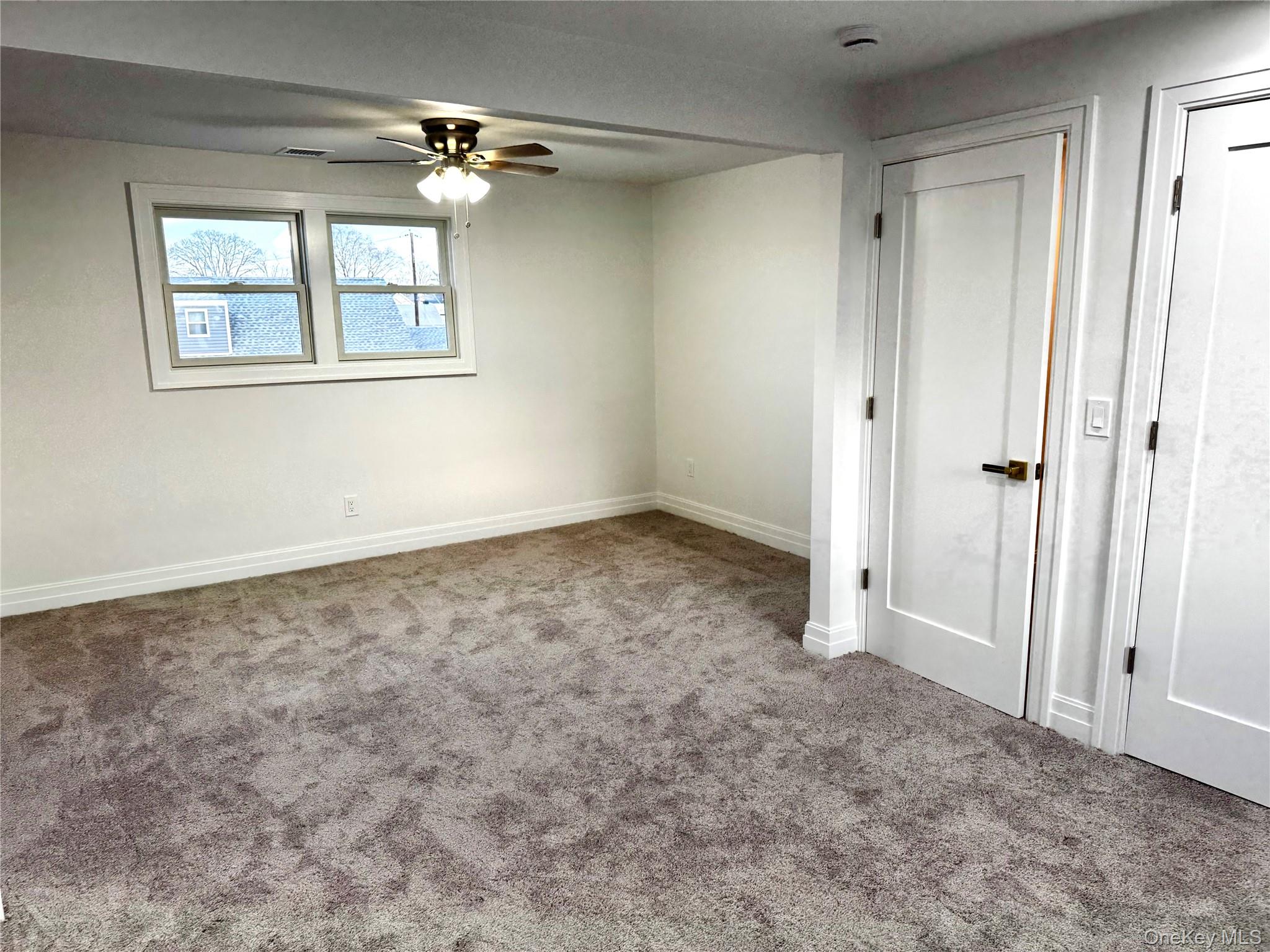 696 N Delaware Avenue, Lindenhurst, NY 11757