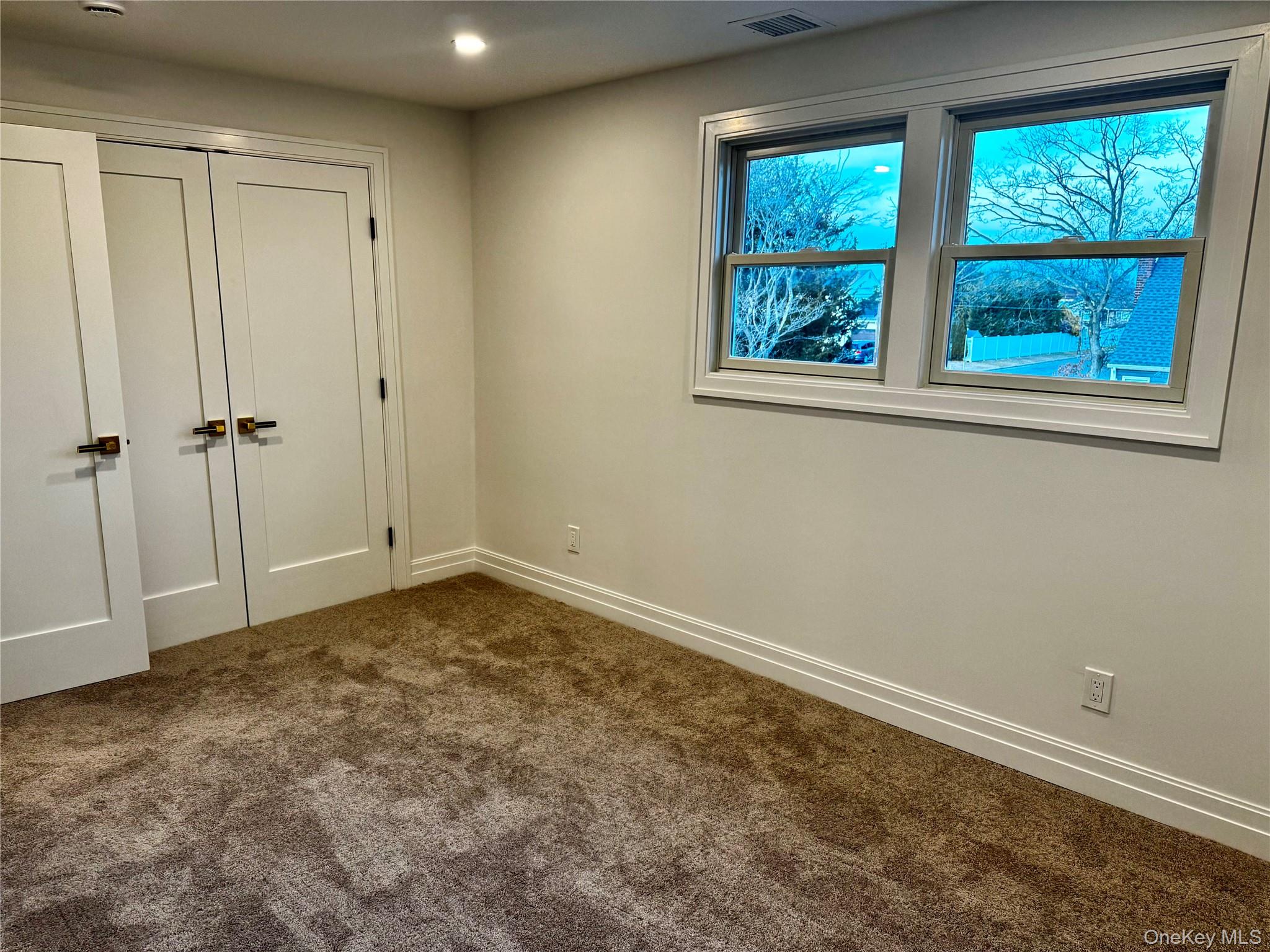 696 N Delaware Avenue, Lindenhurst, NY 11757