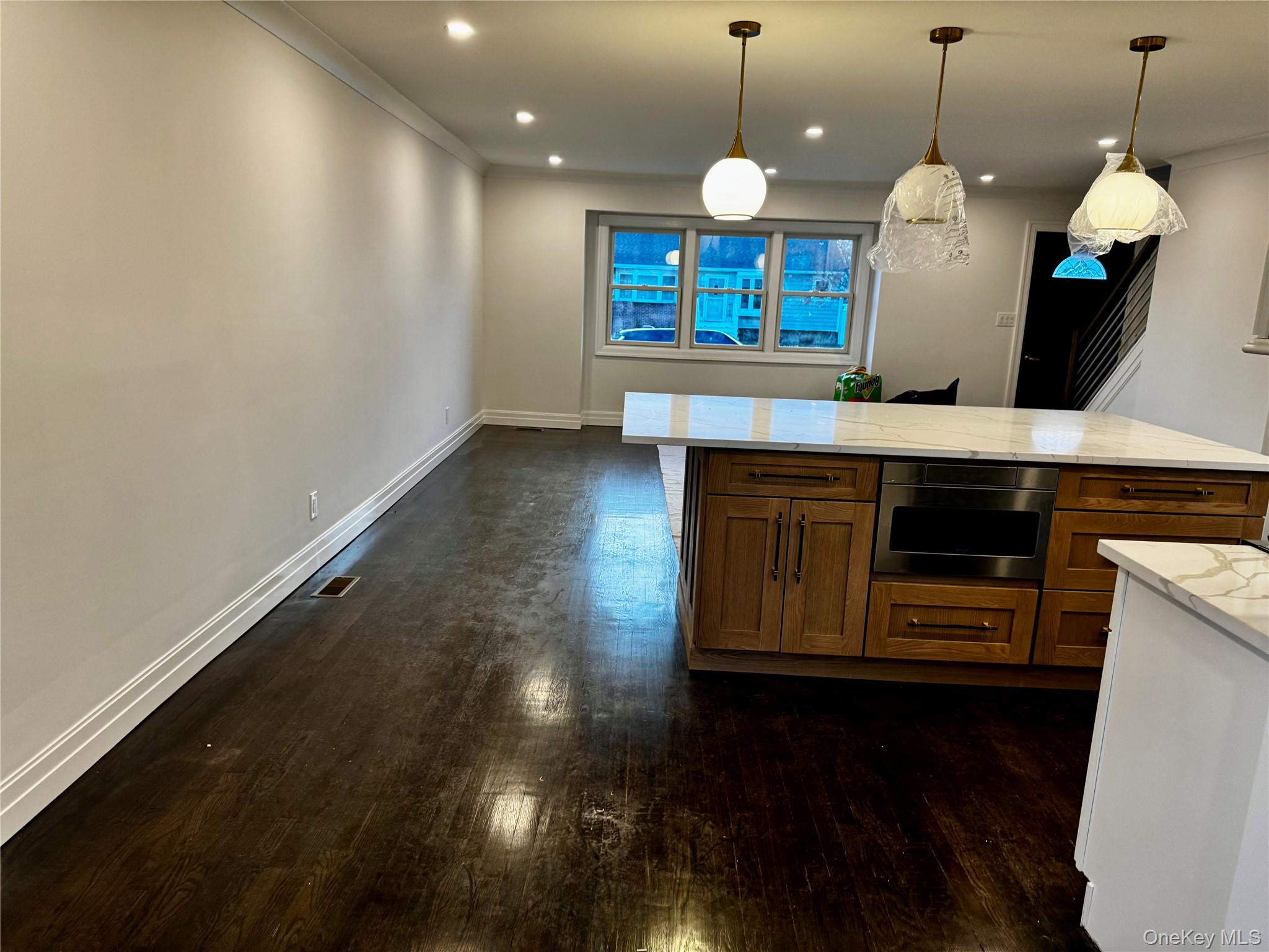 696 N Delaware Avenue, Lindenhurst, NY 11757