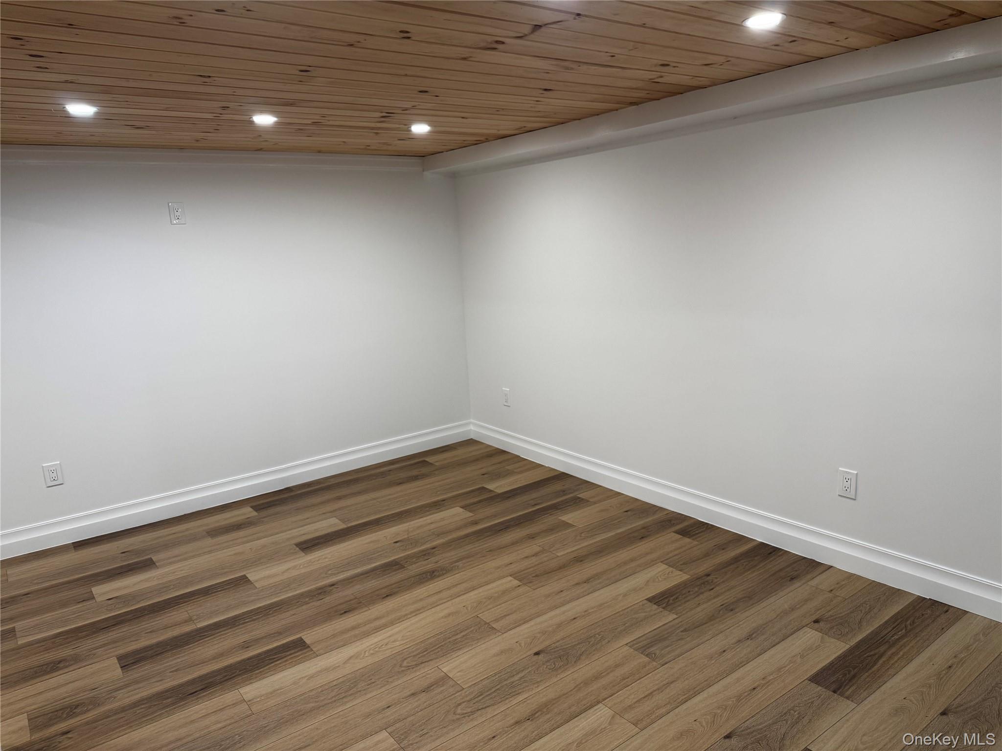 696 N Delaware Avenue, Lindenhurst, NY 11757