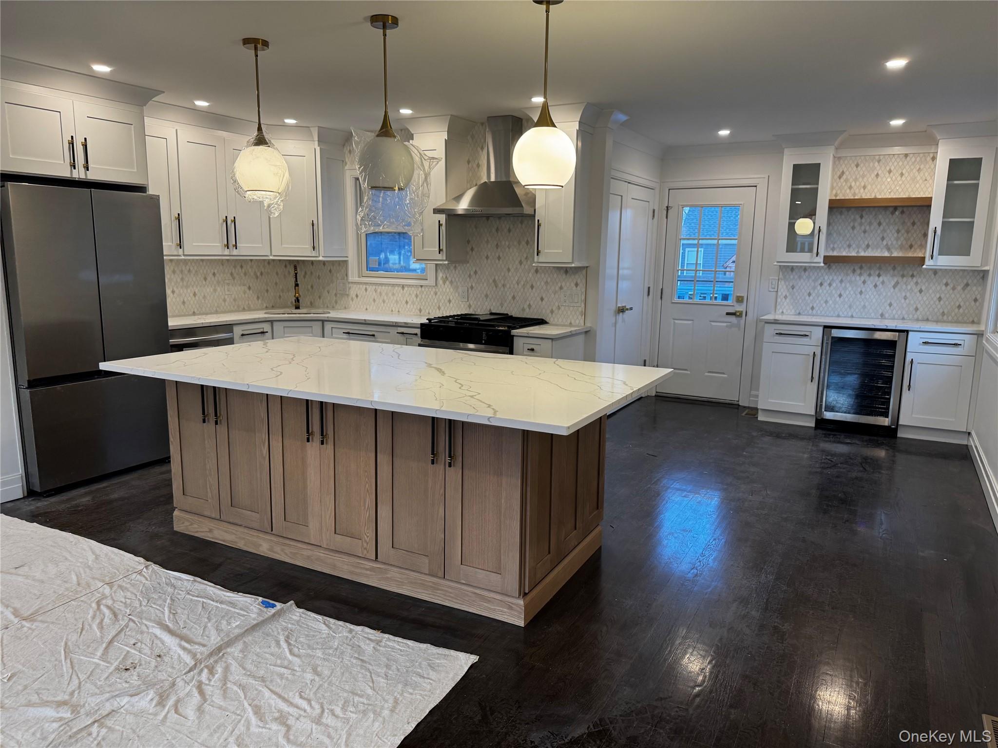 696 N Delaware Avenue, Lindenhurst, NY 11757