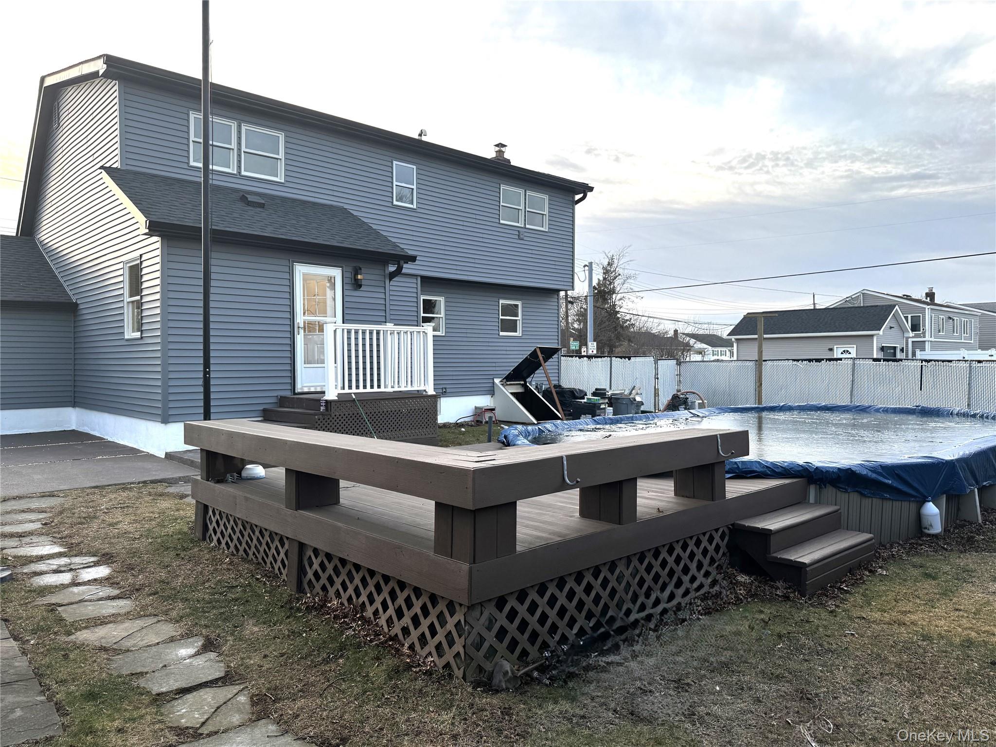 696 N Delaware Avenue, Lindenhurst, NY 11757