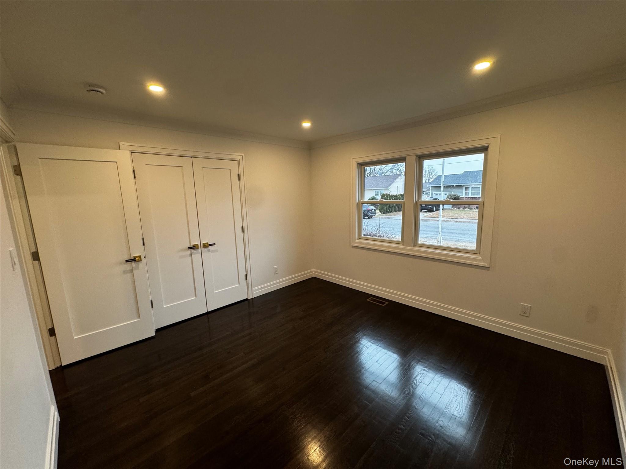 696 N Delaware Avenue, Lindenhurst, NY 11757