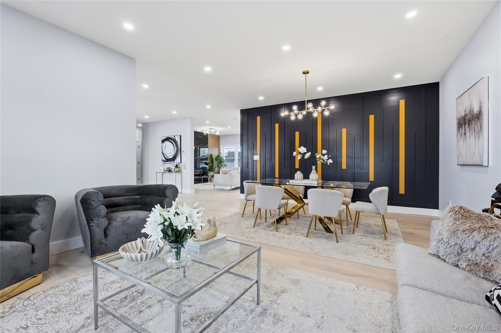 14 Fawn Lane, Westbury, NY 11590