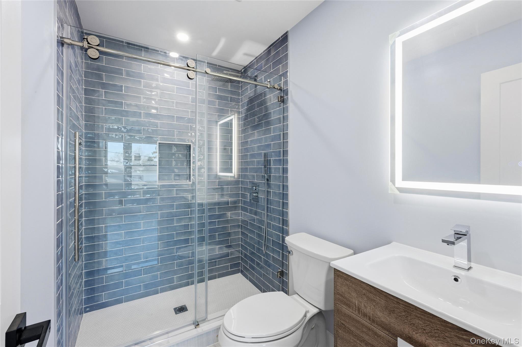 14 Fawn Lane, Westbury, NY 11590