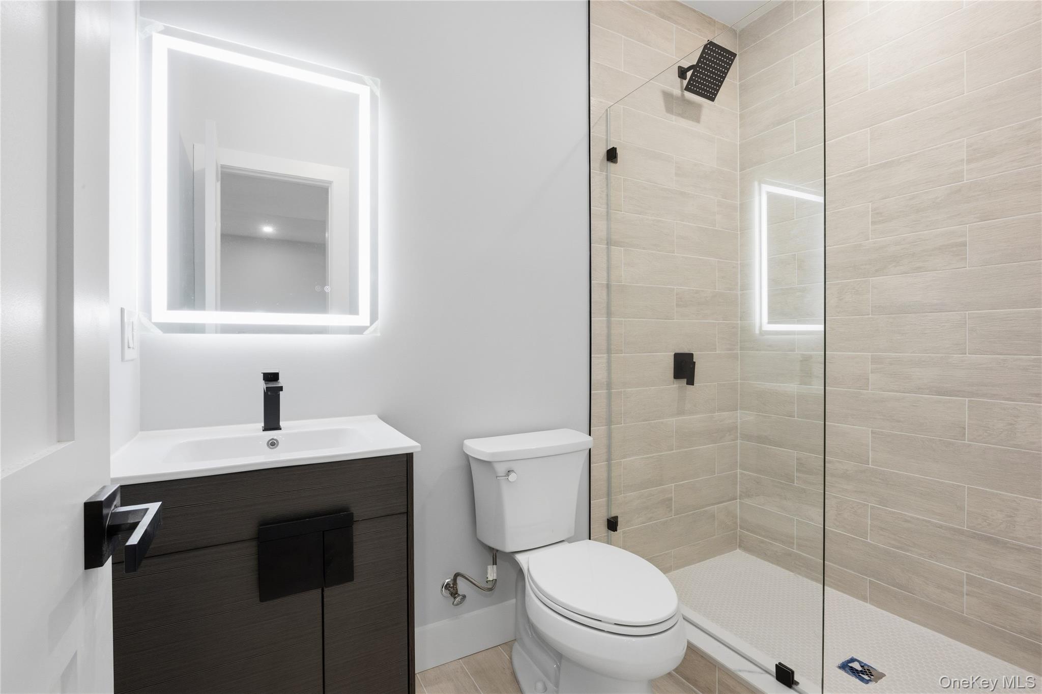 14 Fawn Lane, Westbury, NY 11590