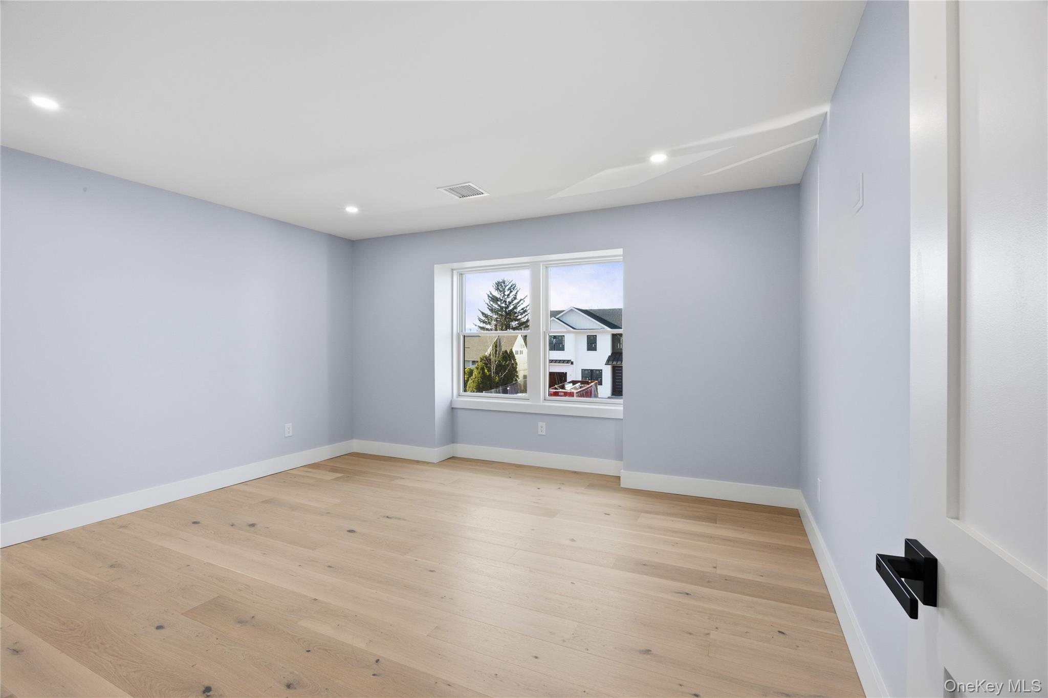 14 Fawn Lane, Westbury, NY 11590