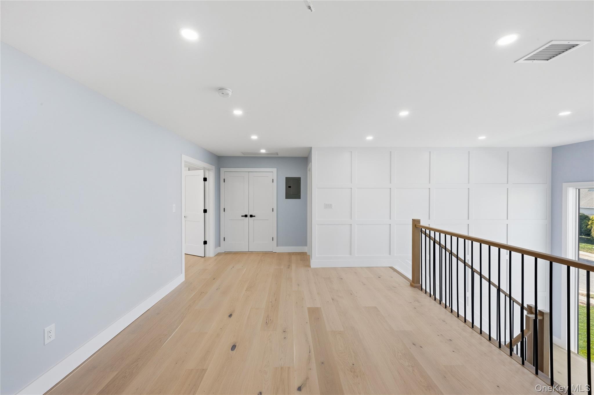 14 Fawn Lane, Westbury, NY 11590