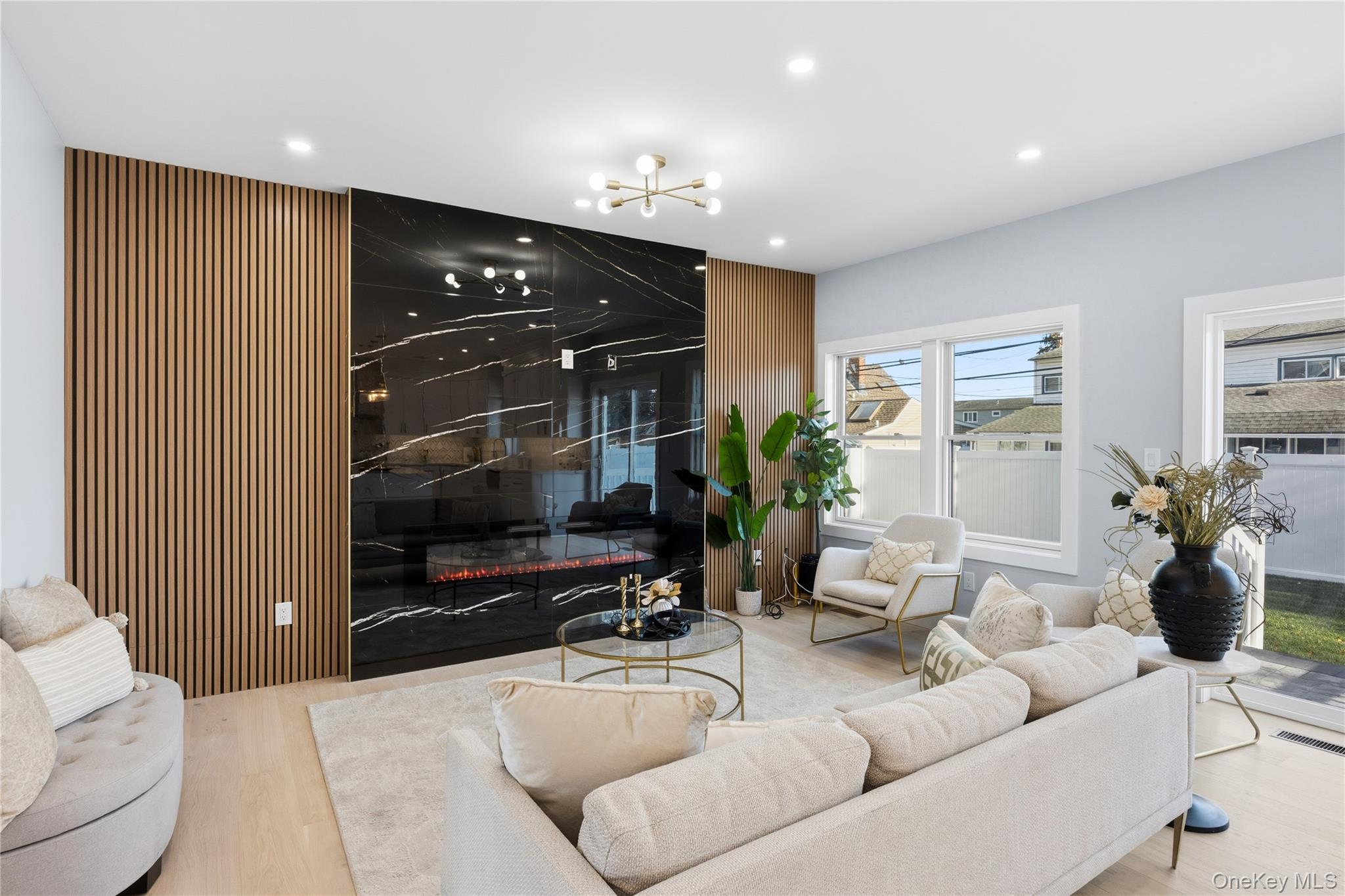 14 Fawn Lane, Westbury, NY 11590