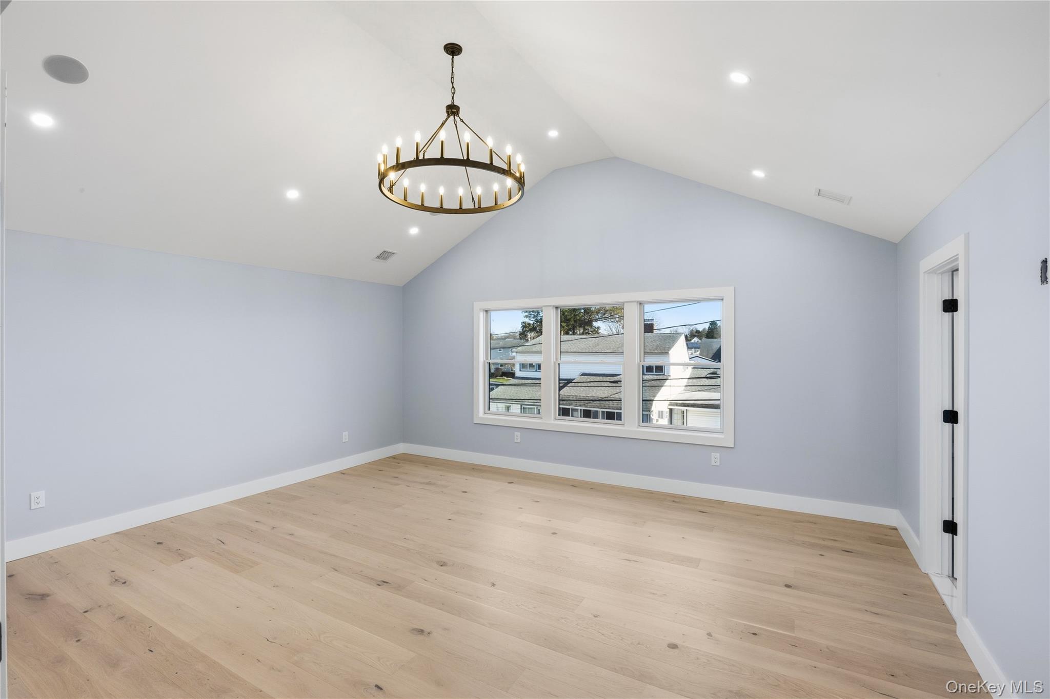 14 Fawn Lane, Westbury, NY 11590