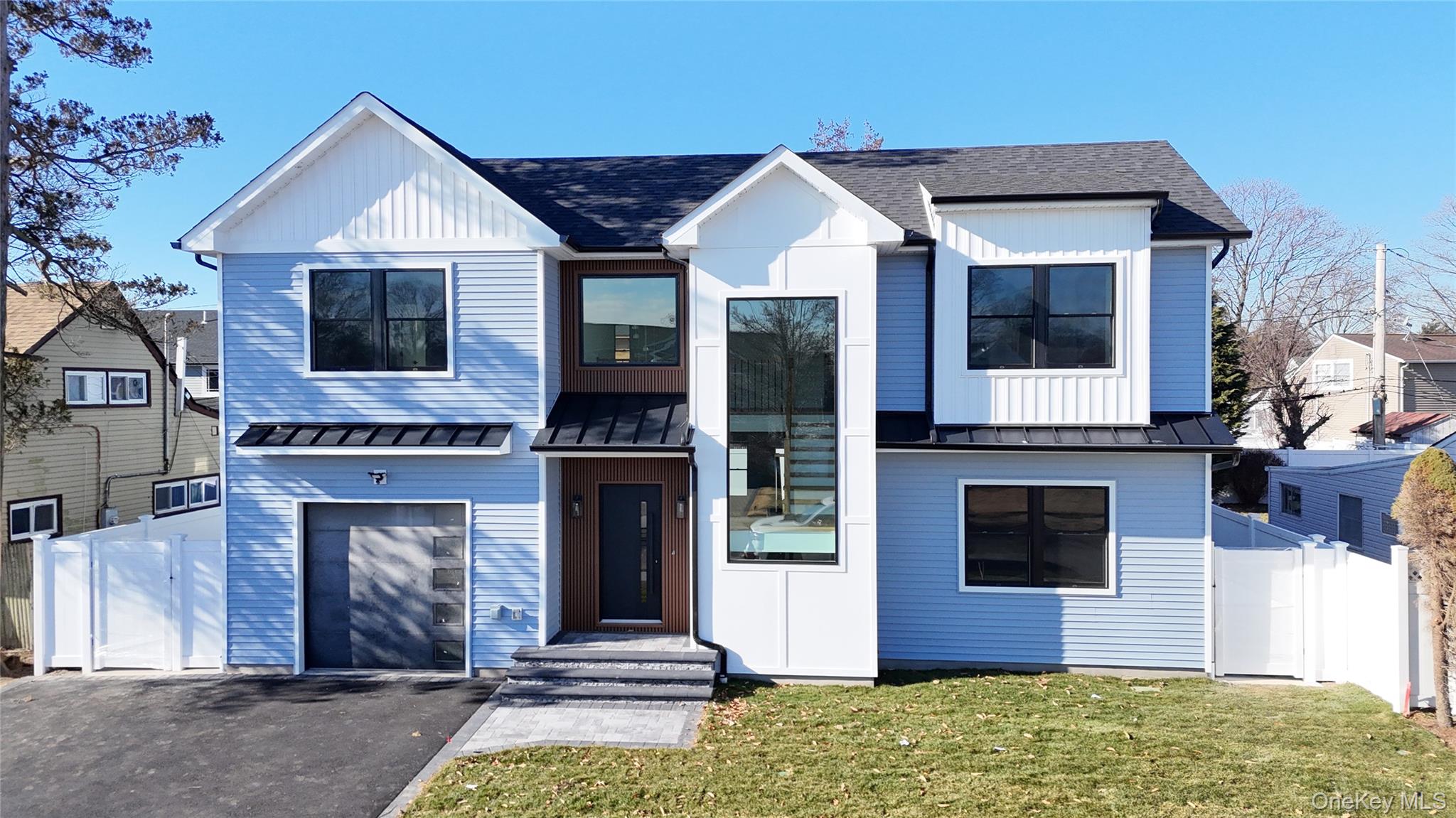 14 Fawn Lane, Westbury, NY 11590