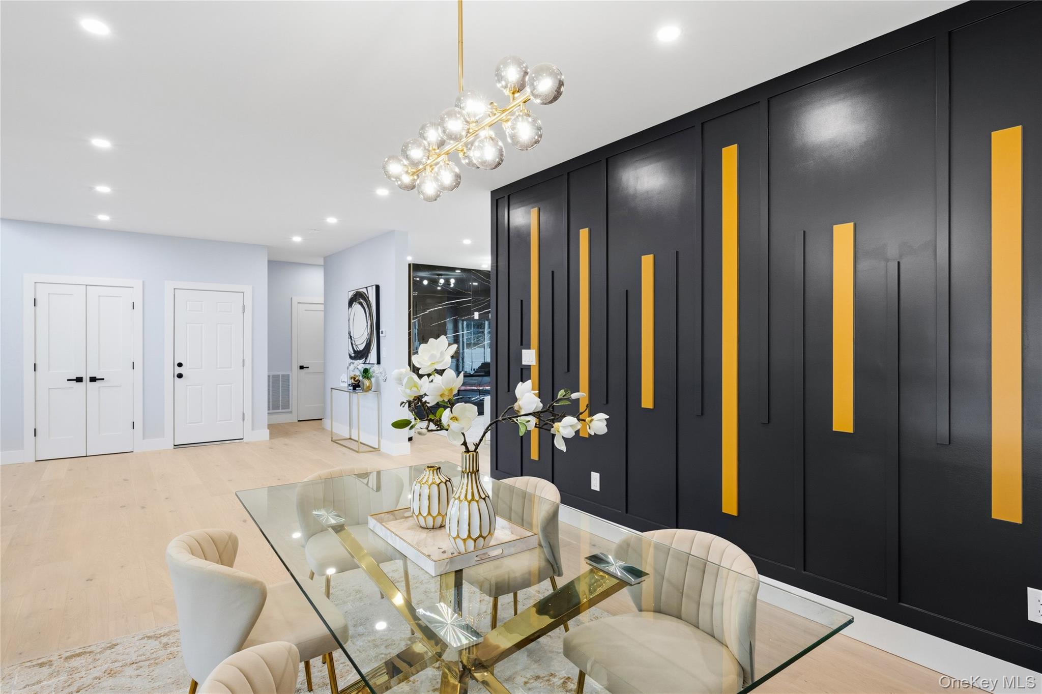 14 Fawn Lane, Westbury, NY 11590