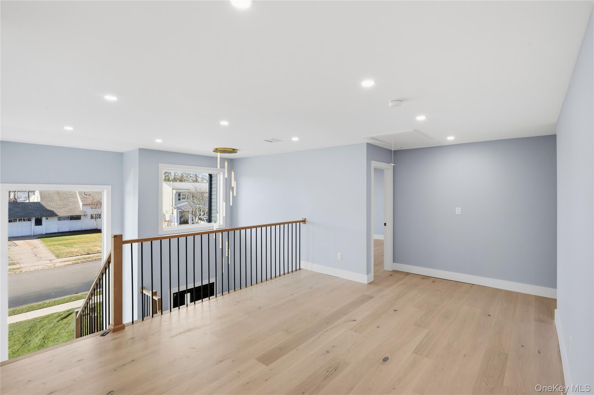 14 Fawn Lane, Westbury, NY 11590