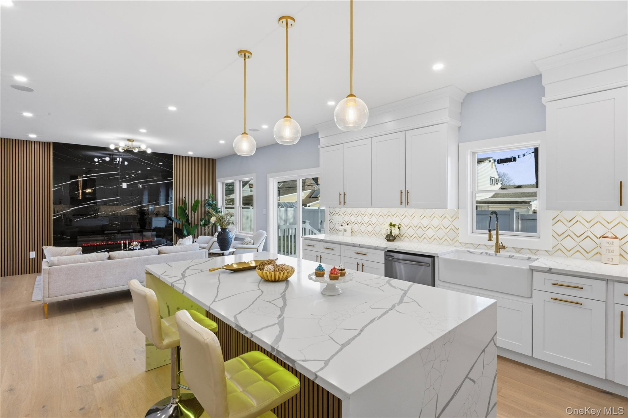 14 Fawn Lane, Westbury, NY 11590