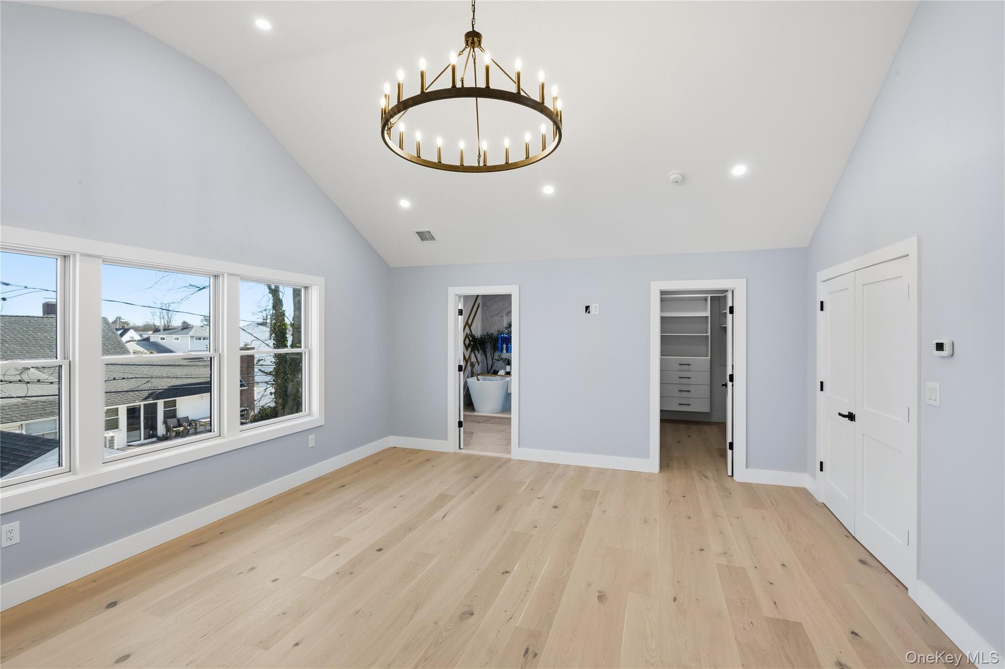 14 Fawn Lane, Westbury, NY 11590