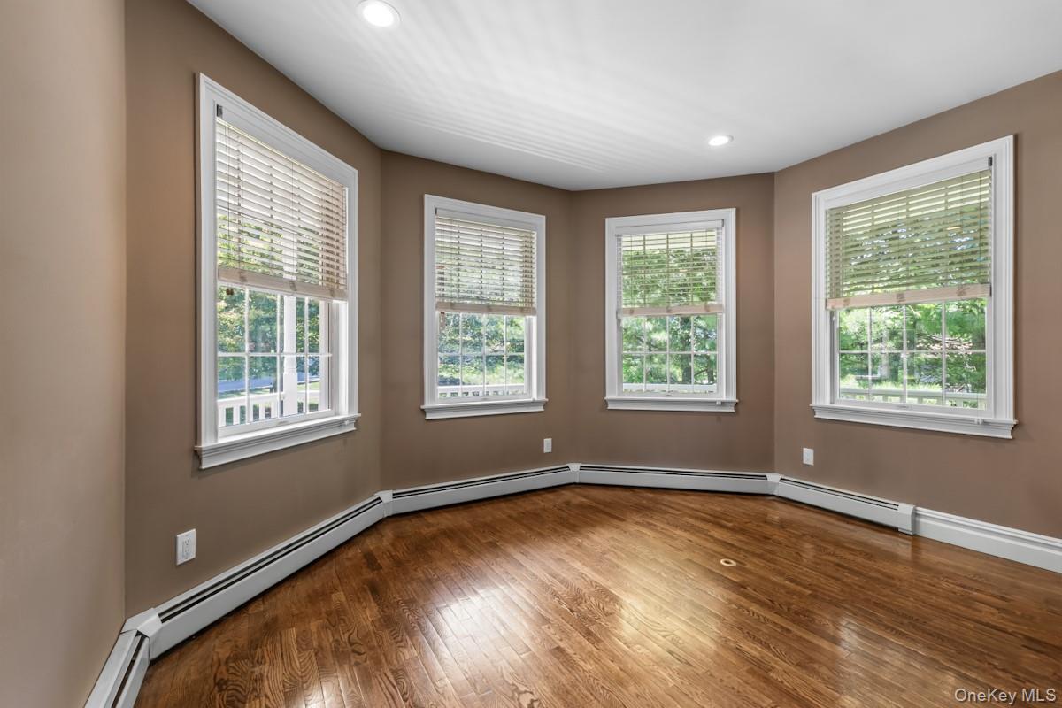 9 Ronwood Road, Chestnut Ridge, NY 10977