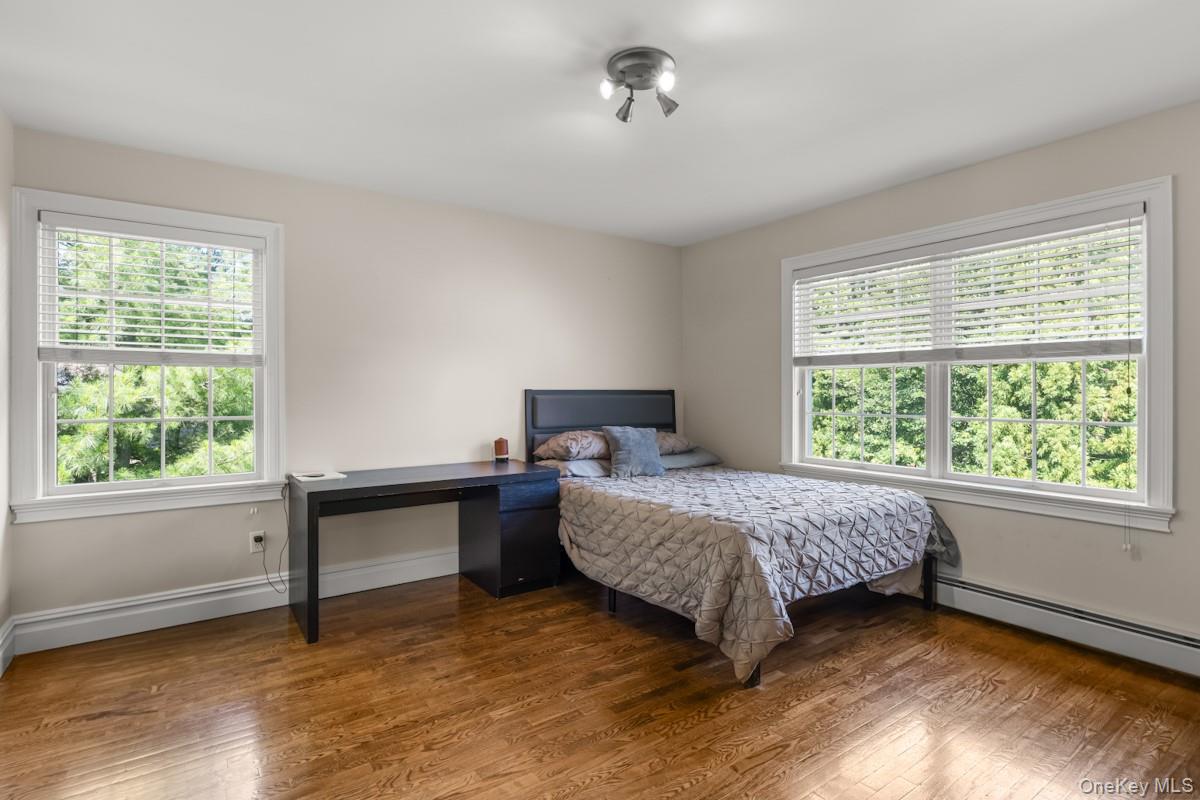 9 Ronwood Road, Chestnut Ridge, NY 10977