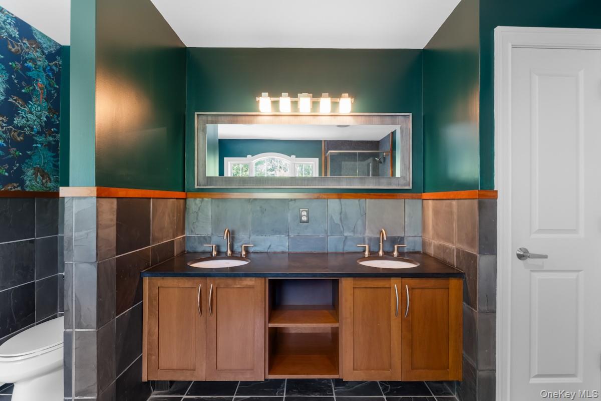 9 Ronwood Road, Chestnut Ridge, NY 10977