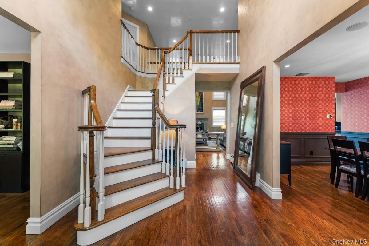 9 Ronwood Road, Chestnut Ridge, NY 10977