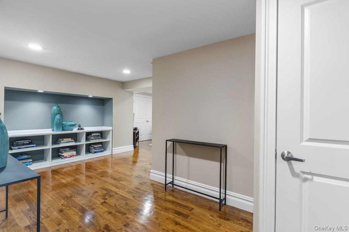 9 Ronwood Road, Chestnut Ridge, NY 10977