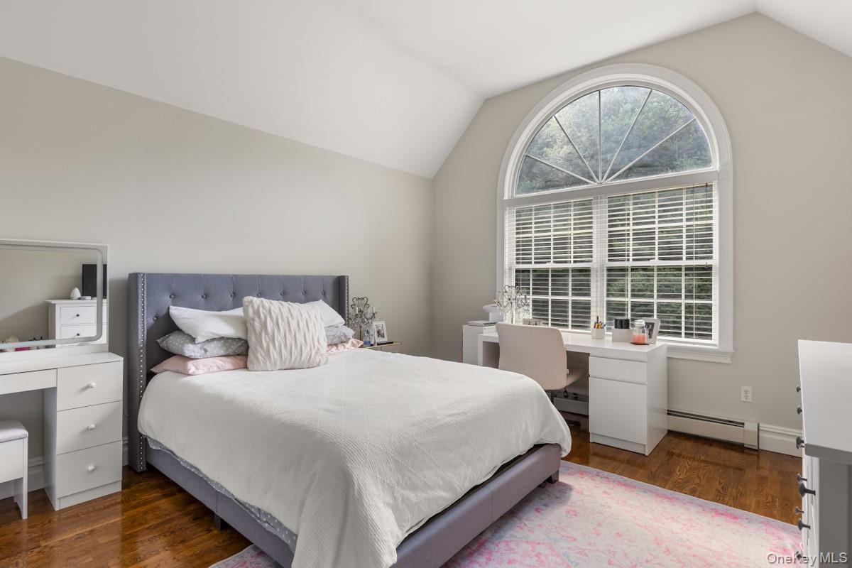 9 Ronwood Road, Chestnut Ridge, NY 10977