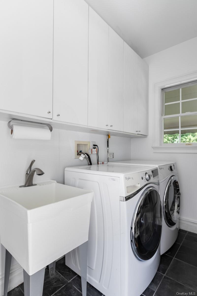 9 Ronwood Road, Chestnut Ridge, NY 10977