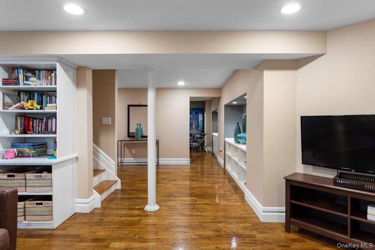 9 Ronwood Road, Chestnut Ridge, NY 10977