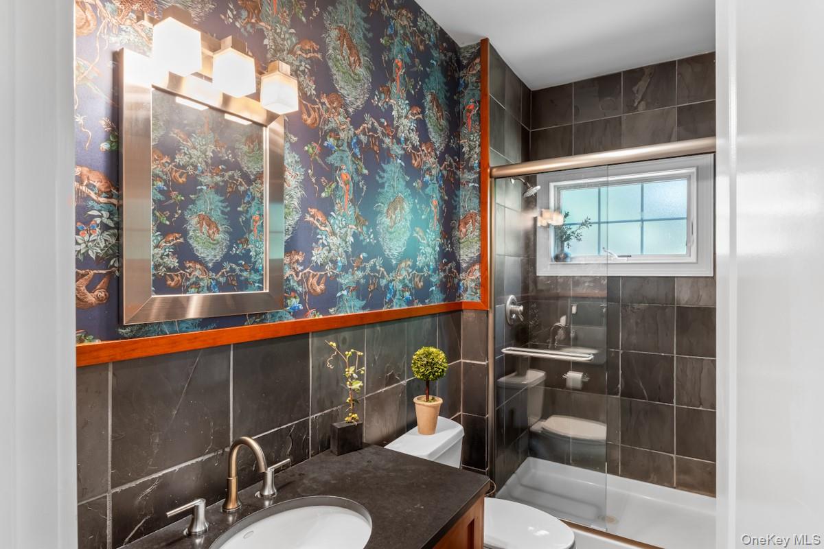 9 Ronwood Road, Chestnut Ridge, NY 10977