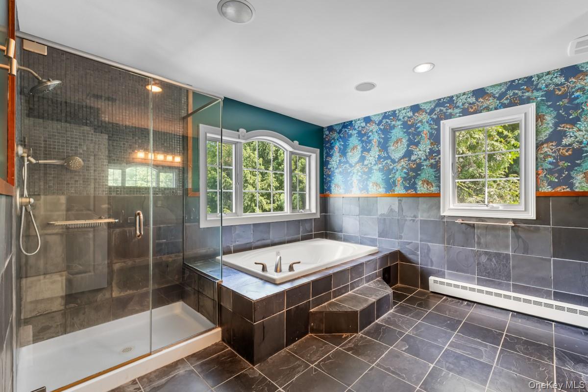 9 Ronwood Road, Chestnut Ridge, NY 10977