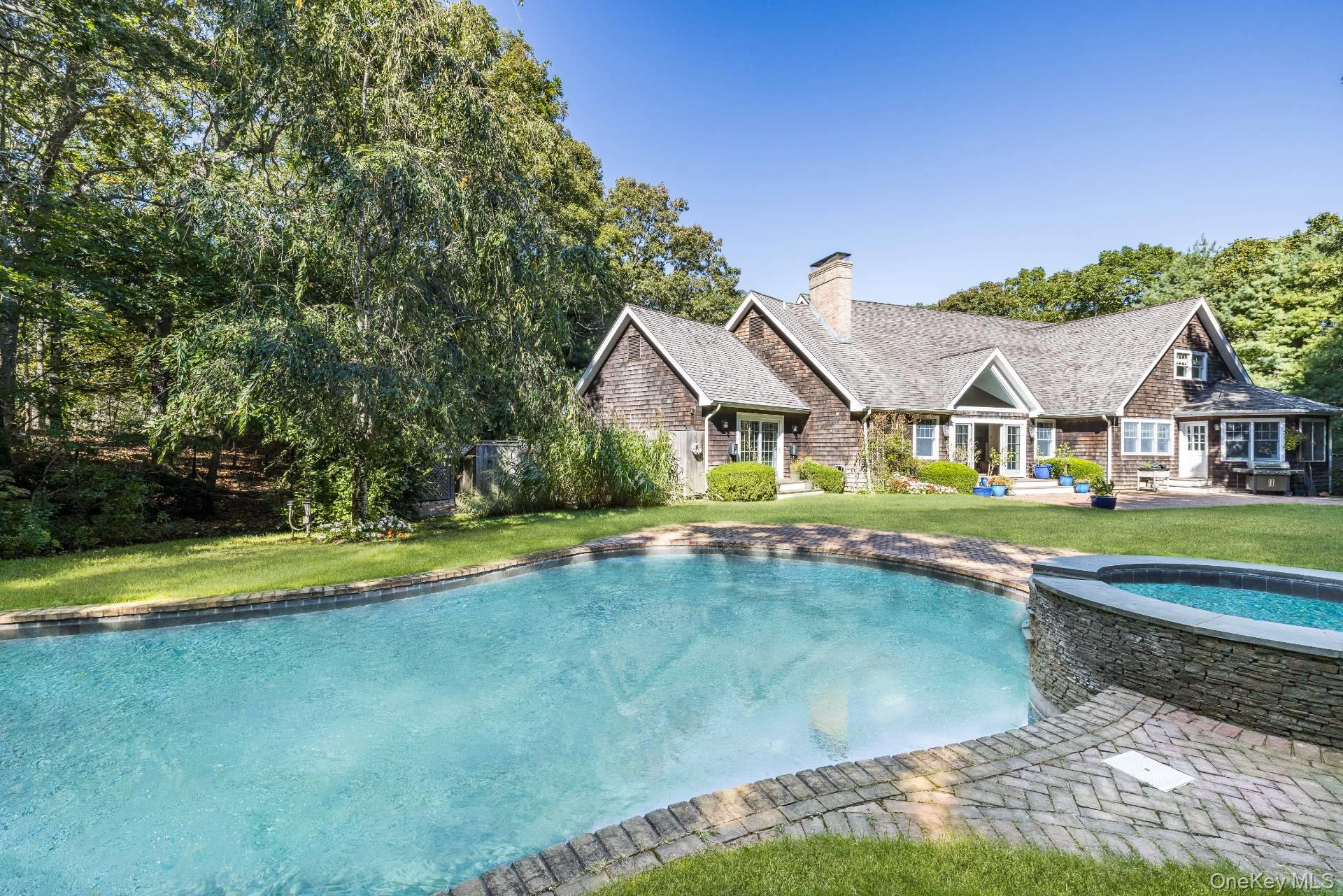 8 Devon Woods Close, Amagansett, NY 11930