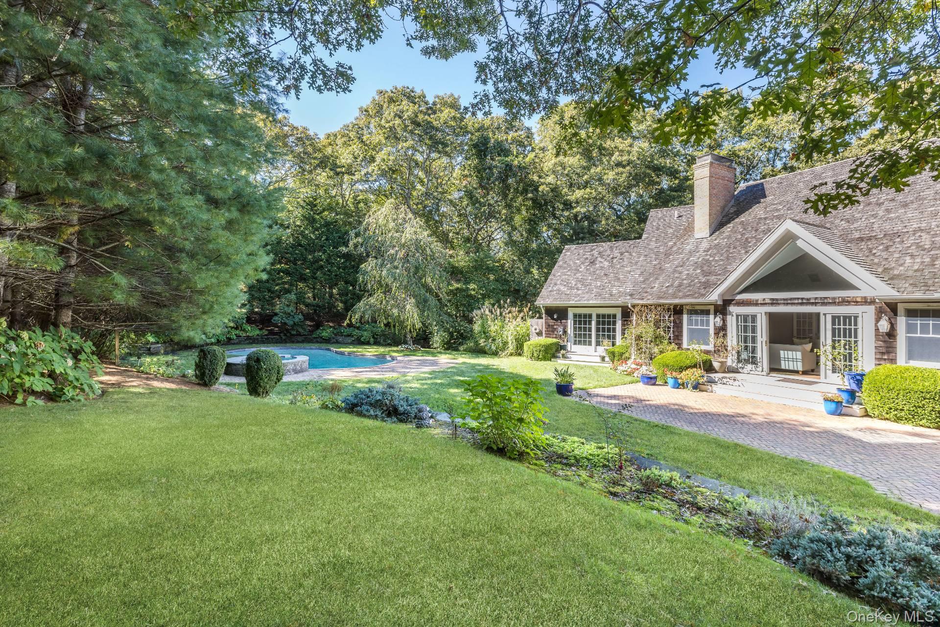 8 Devon Woods Close, Amagansett, NY 11930