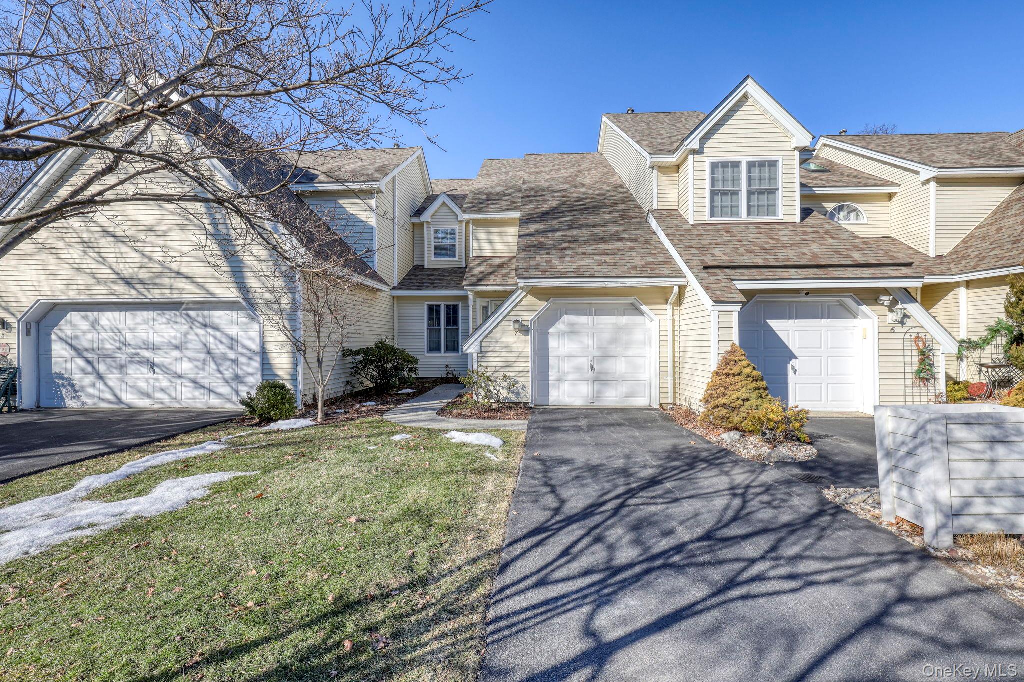 7 Birkdale Court, Poughkeepsie, NY 12603