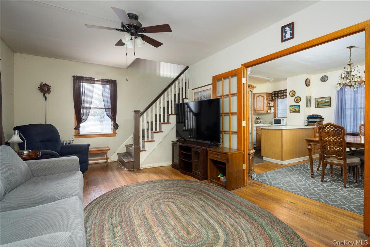 21 Cornell Street, Williston Park, NY 11596