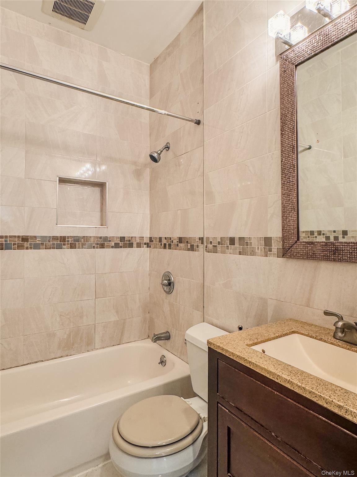 209-211 Main Street # 2N, Farmingdale, NY 11735