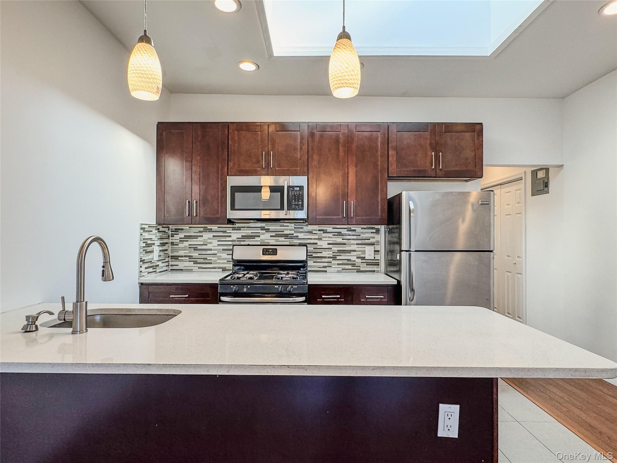 209-211 Main Street # 2N, Farmingdale, NY 11735