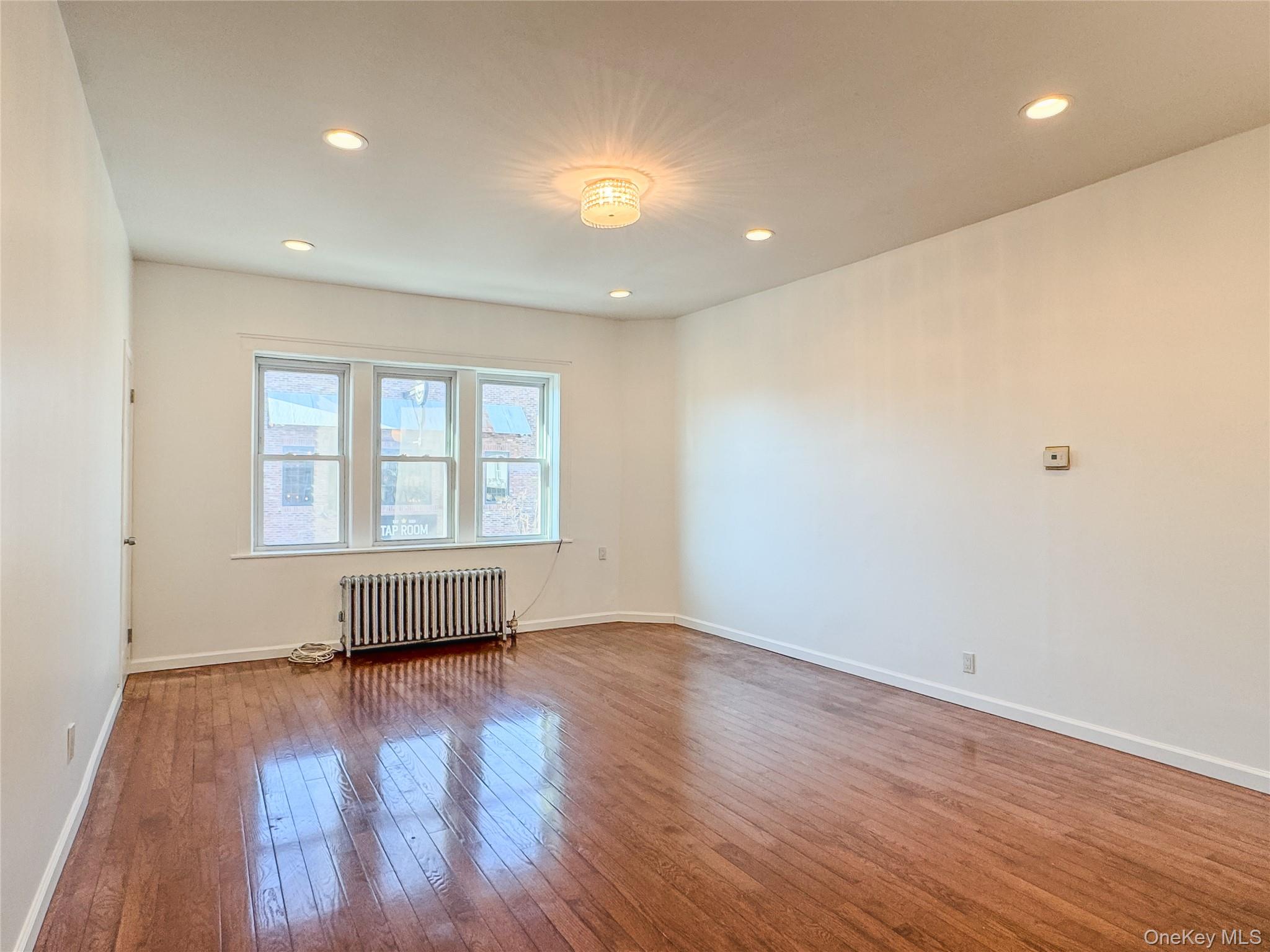 209-211 Main Street # 2N, Farmingdale, NY 11735