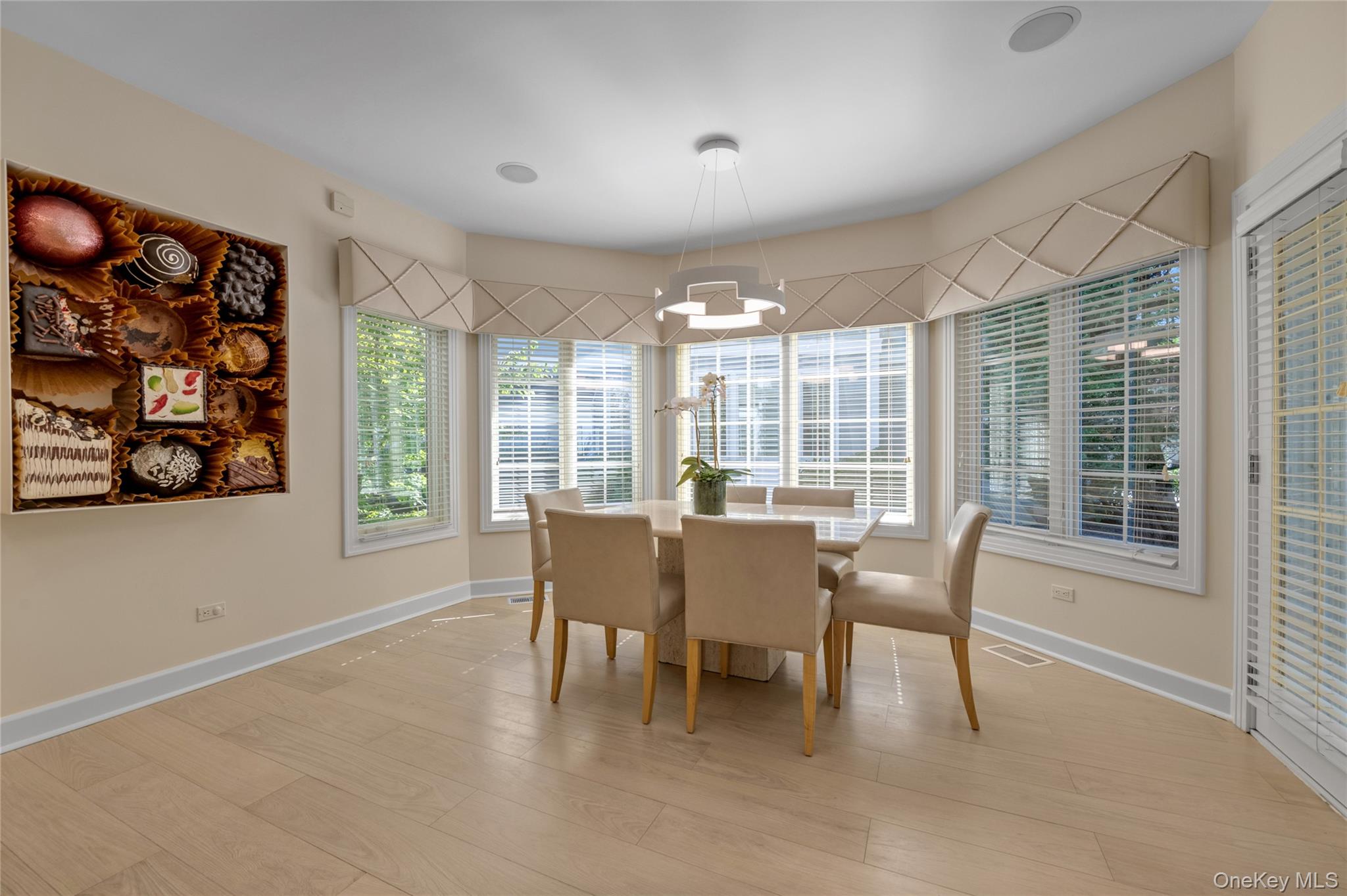 17 Evergreen Circle, Manhasset, NY 11030