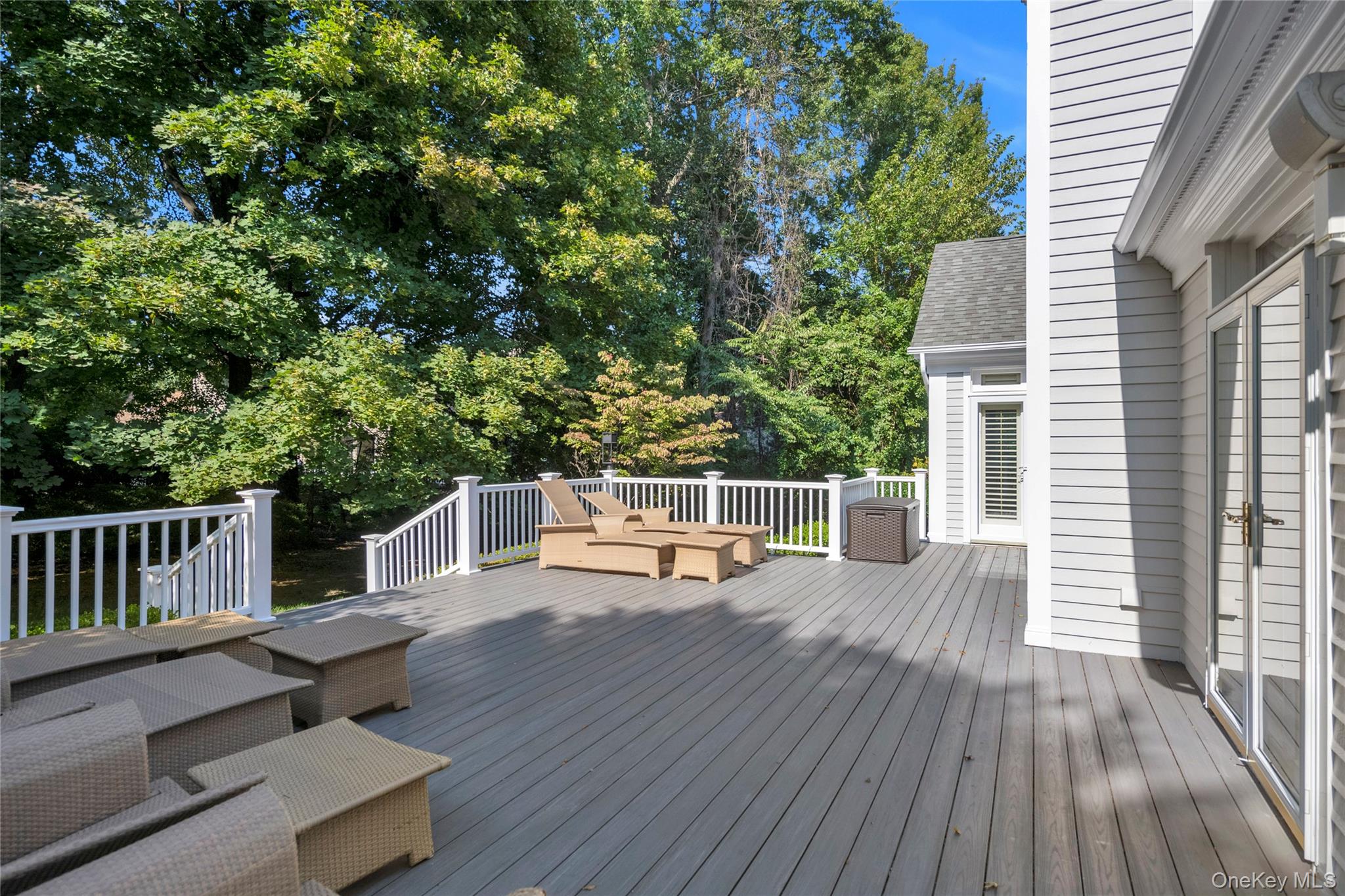 17 Evergreen Circle, Manhasset, NY 11030