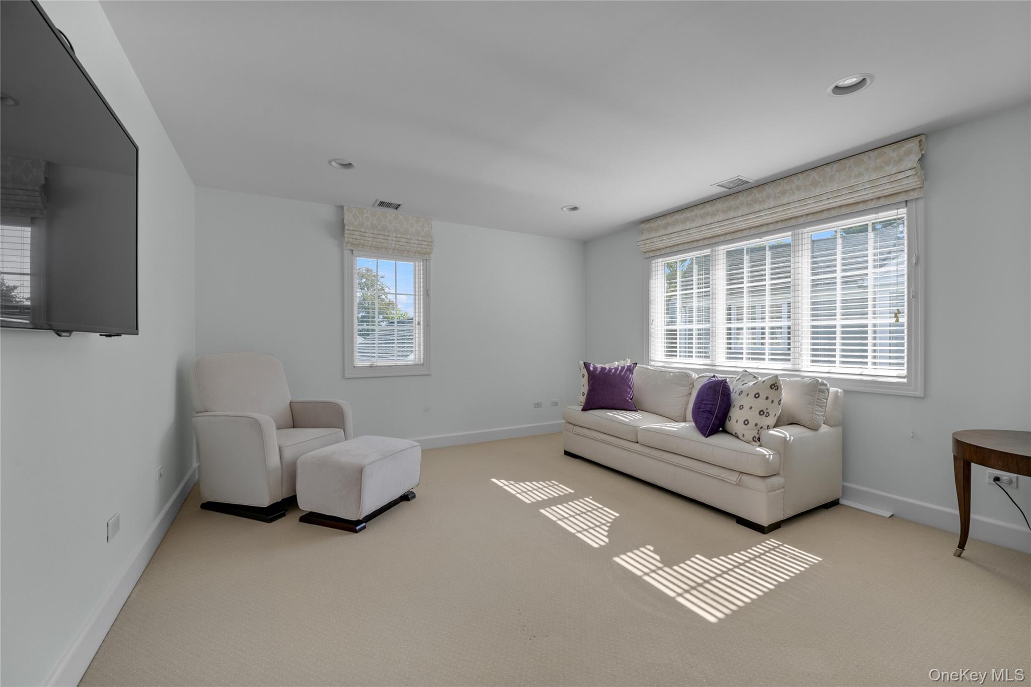 17 Evergreen Circle, Manhasset, NY 11030