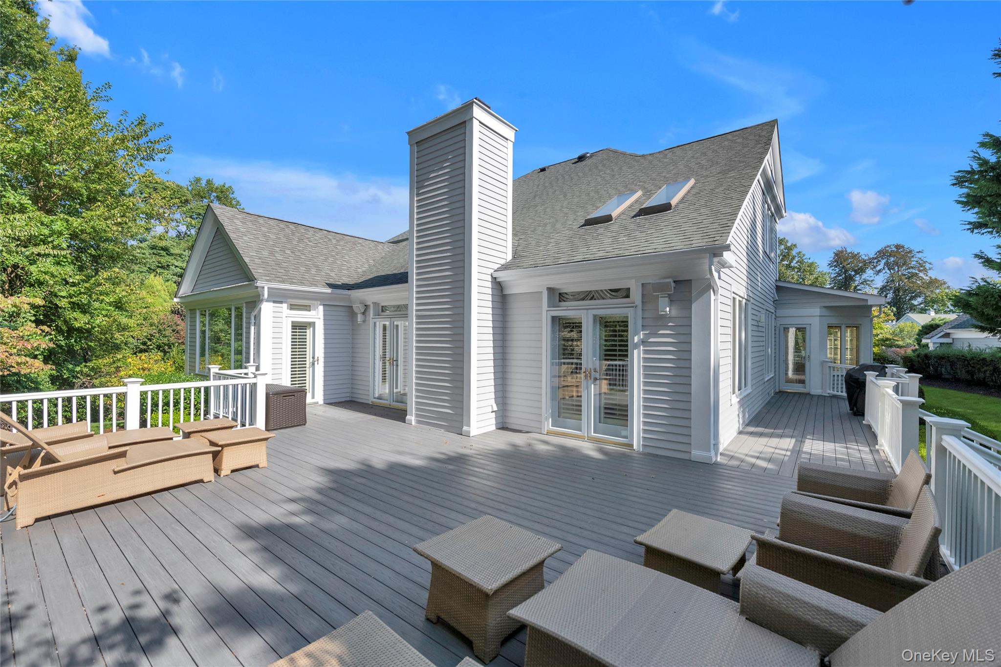 17 Evergreen Circle, Manhasset, NY 11030