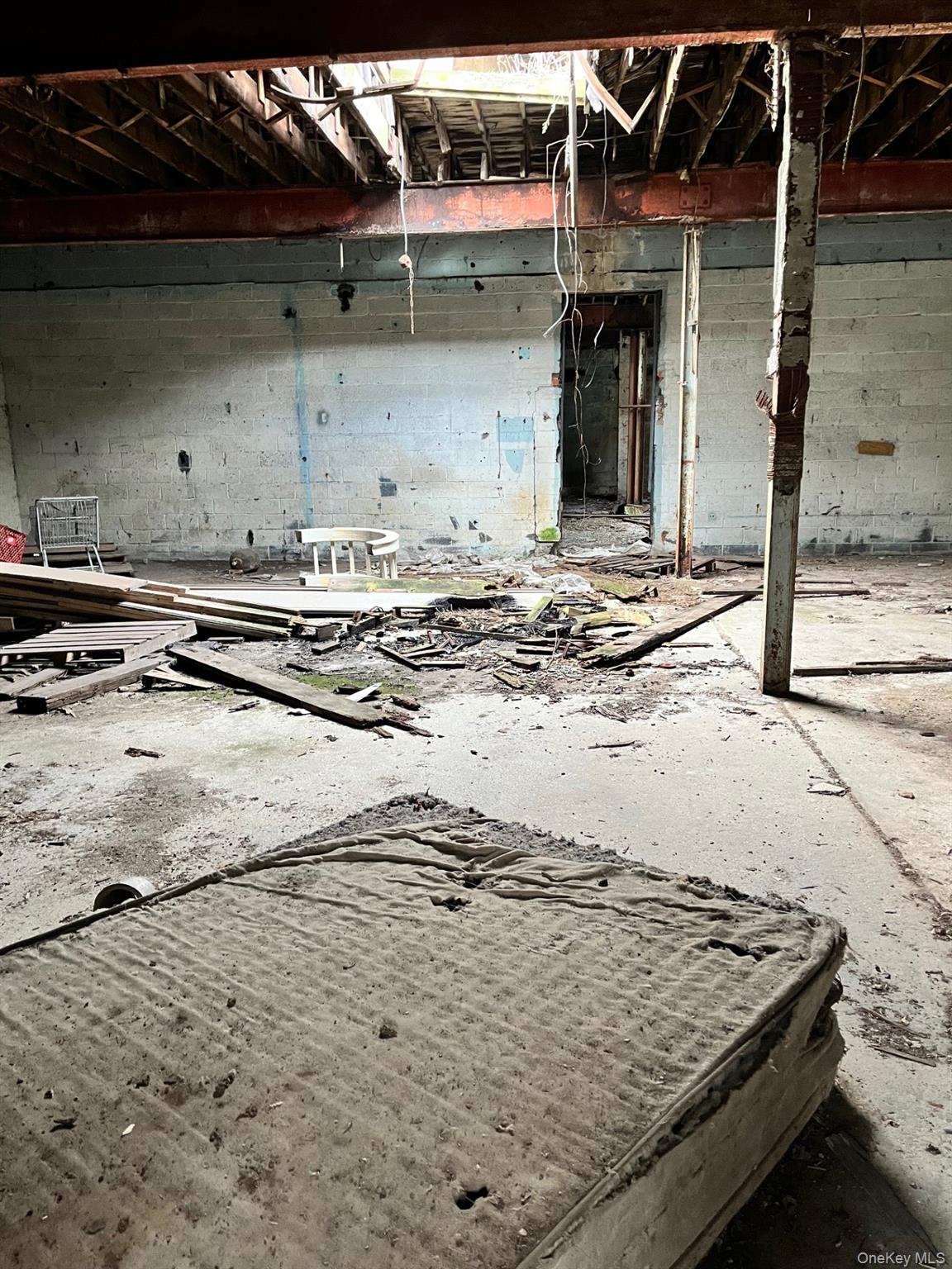 525 Ray Street, Freeport, NY 11520