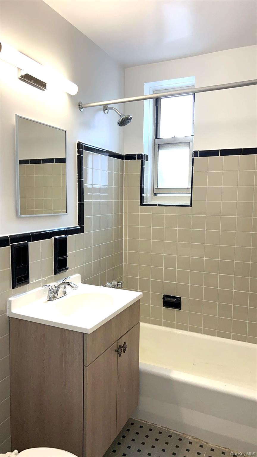 67-30 Clyde Street # 4P, Forest Hills, NY 11375